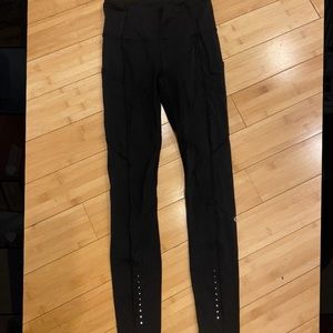 Black Lululemon 7/8 leggings!